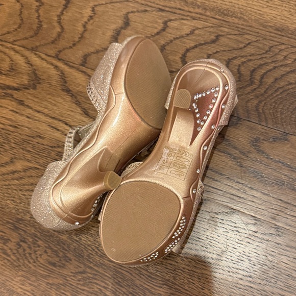 Dream Pairs Glittery Gold Kids Sandals - Picture 5 of 5